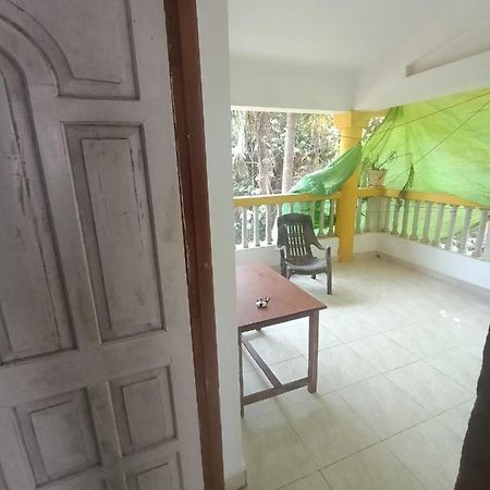 Sera'S Guest House Baga Esterno foto