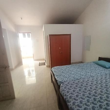 Sera'S Guest House Baga Esterno foto