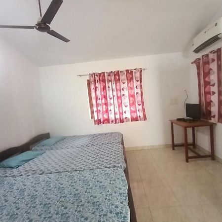Sera'S Guest House Baga Esterno foto
