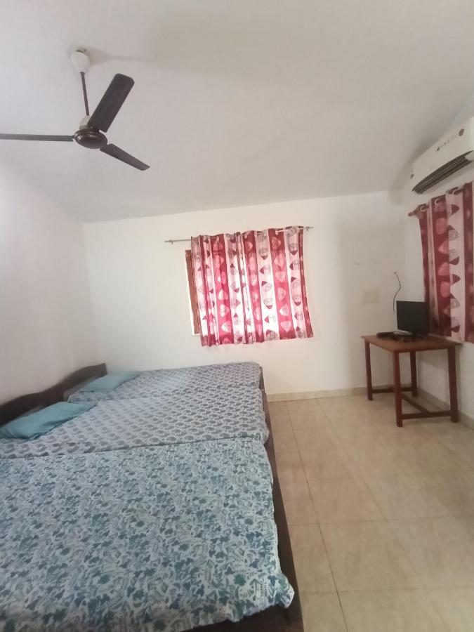Sera'S Guest House Baga Esterno foto
